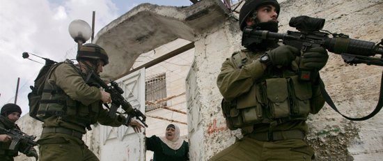 Foto: Al menos 28 palestinos heridos por disparos de militares israelíes en disturbios en Ramala (YONATHAN WEITZMAN / REUTERS)