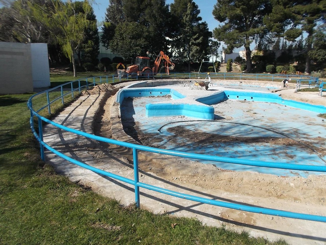 El Ayuntamiento de Fuentes de Ebro renueva la piscina de iniciación