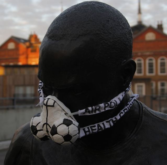Mascarillas en estatuas de Londres