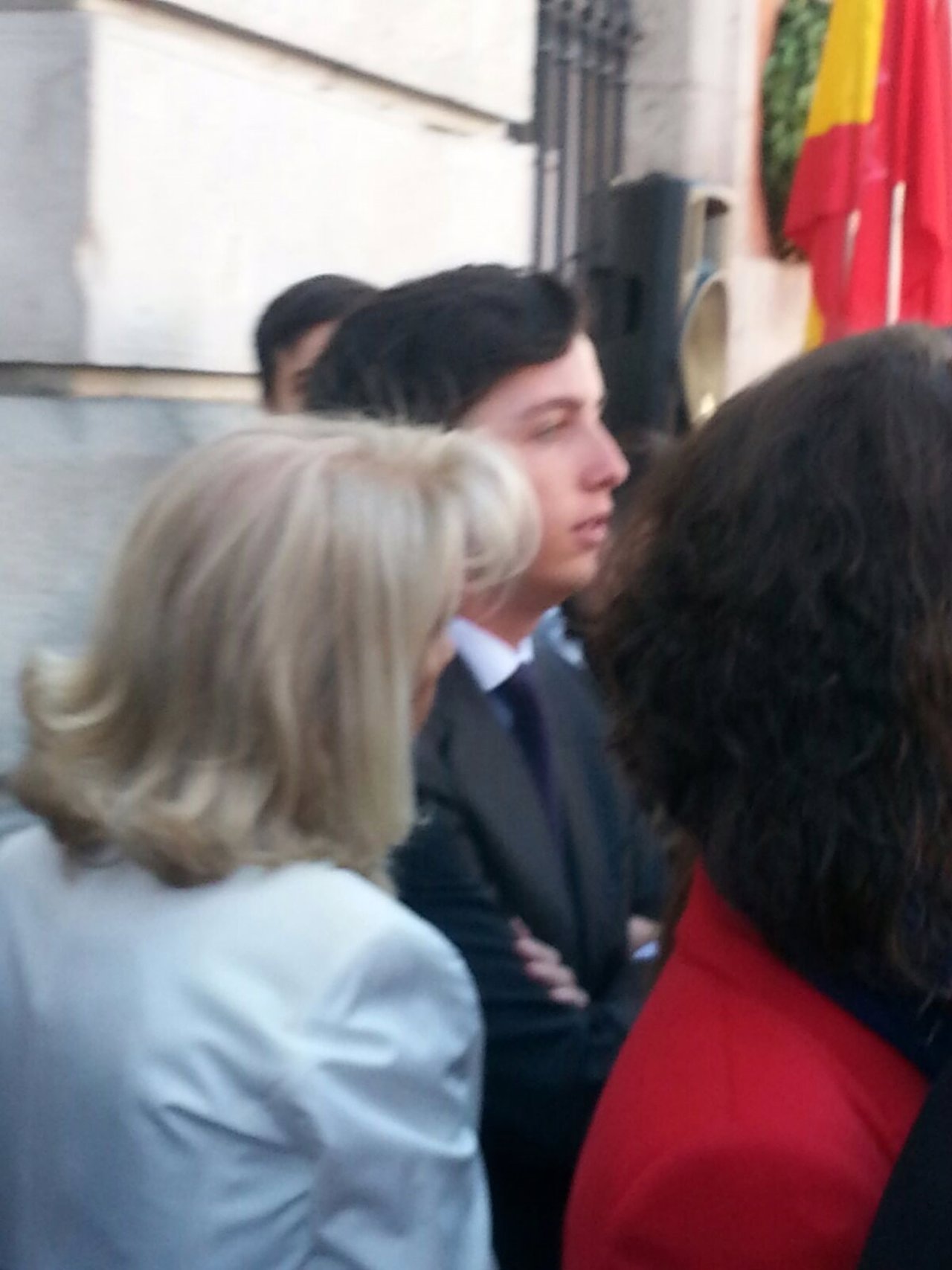 Francisco Nicolás en el exterior de la Real Casa de Correos