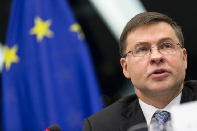 Resultado de imagen de Bruselas pide a los países de la eurozona un estímulo fiscal de 50.000 millones