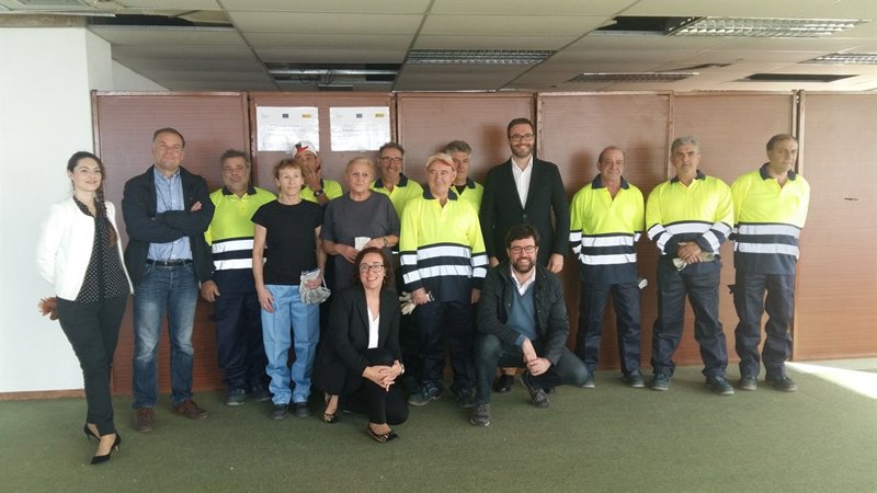 Un total de 10 personas paradas de larga duración limpian el edificio de GESA