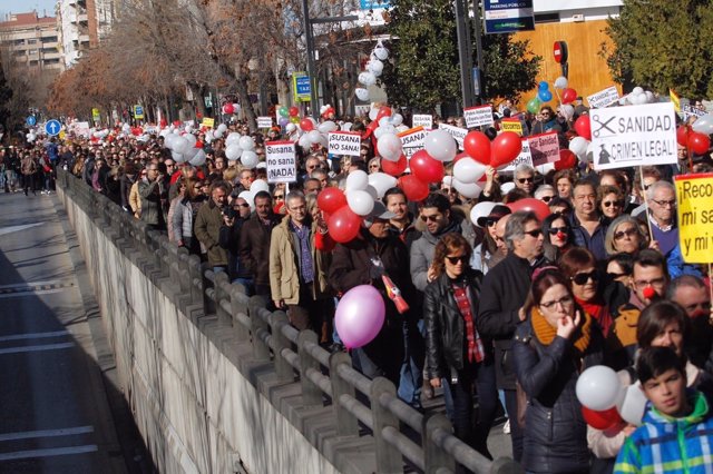 Manifestación por dos hospitales completos en Granada