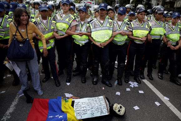 PROTESTAS OPOSICIÓN
