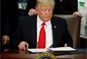 Trump firma una orden ejecutiva con "medidas de veto" para impedir la entrada de...