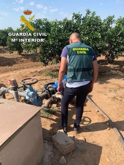 La Guardia Civil detiene a cuatro personas por el robo de la grada de un tractor en Aznalcázar (Sevilla)