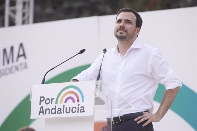 Garzón sees “unacceptable” police action against climate scientists who protested before Congress