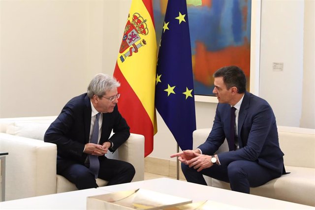 Sánchez asegura a Gentiloni que España trabaja en un plan fiscal a