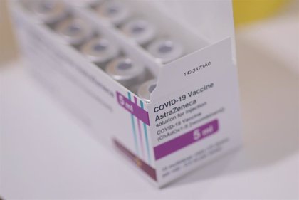 AstraZeneca admite que su vacuna contra el Covid puede provocar efectos secundarios como trombosis en 