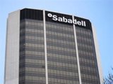 Sabadell cierra con una subida del 3,56% mientras que BBVA cae un 3,84%, en medio de la propuesta de fusión