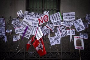 Rostros como Rosa Montero o Luis García Montero llaman a llenar las calles de Madrid el 19M por la Sanidad Pública