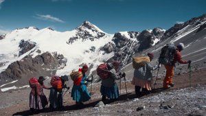 Las 'Cholitas' escaladoras de Bolivia visitan España: 