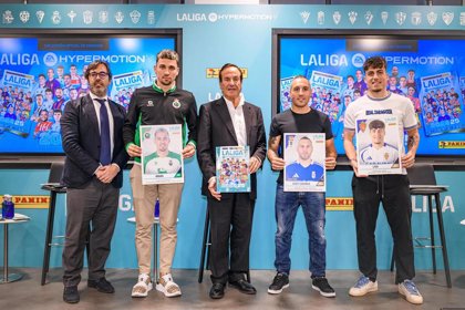 LaLiga y Panini presentan la primera colección física de cromos en la historia de LaLiga Hypermotion