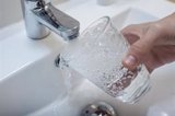 La factura del agua de los hogares británicos subirá un 36% en 5 años para financiar mejoras en suministro