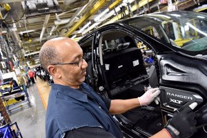 El sector privado de EEUU crea 62.000 empleos en abril, por debajo de los 147.000 de marzo, según ADP