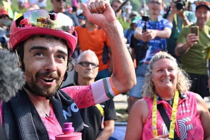 Ben Healy toma la 'Bastilla amarilla' de Pogacar y Simon Yates gana fugado la etapa