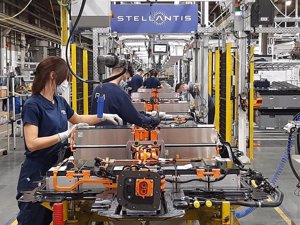 Stellantis cae un 3,8% en la bolsa de Milán tras interrumpir sus inversiones en pilas de hidrógeno