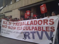 Trabajadores De RTVV Se Concentran Ante La Sede Del Consejo De Administración.