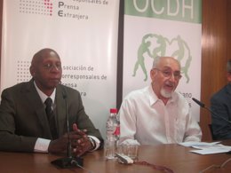 El disidente cubano Guillermo Fariñas (izq)