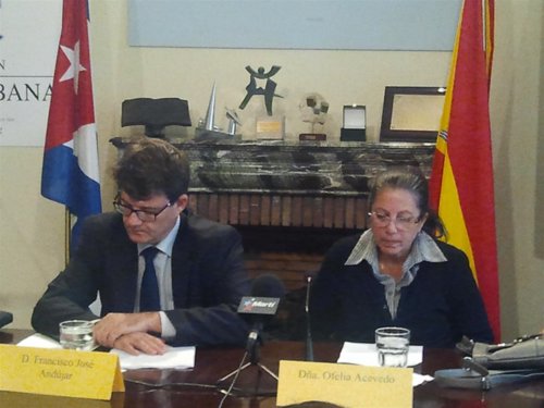 Ofelia Acevedo, viuda de Oswaldo Payá, y su abogado
