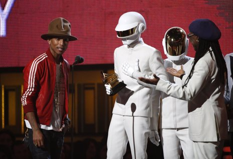 El dúo francés Daft Punk en la gala de entrega de los Grammy