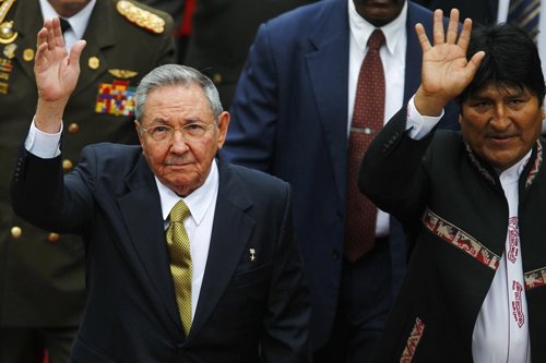 El presidente de Cuba, Raúl Castro, y el de Bolivia, Evo Morales.