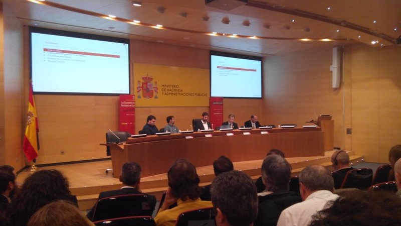 Illes Balears Fils Commission asiste a una conferencia sobre economía de los rodajes en España