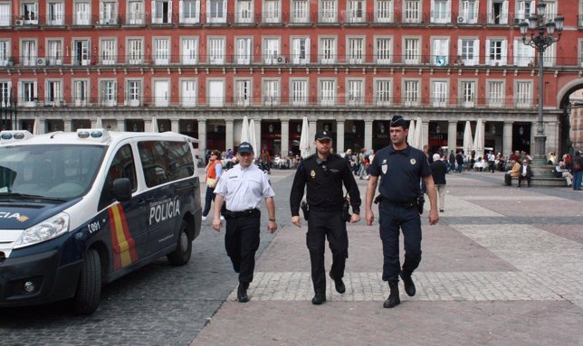 Policías franceses y portugueses se integran en la Policía Nacional