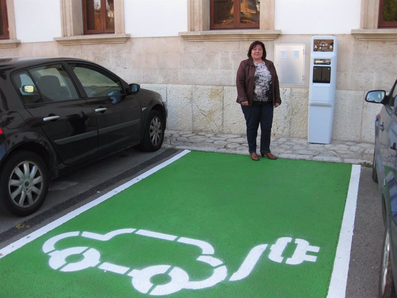 El Consell instala dos puntos de recarga para vehículos eléctricos