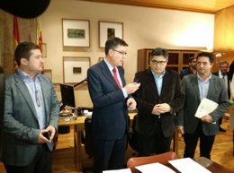 Morera y Boix examinan el escrito de Barberá