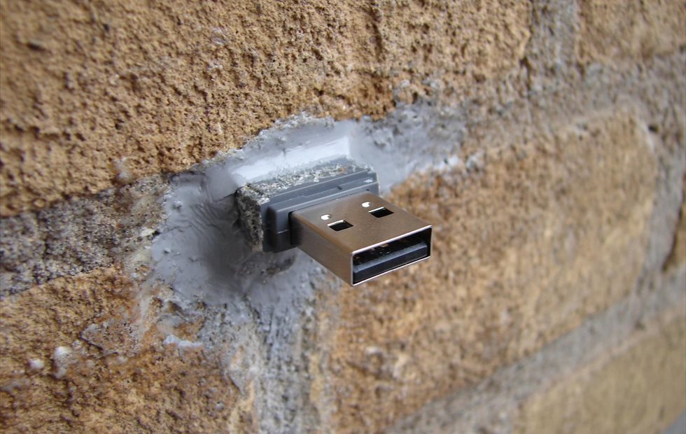 Resultado de imagen para usb en muro