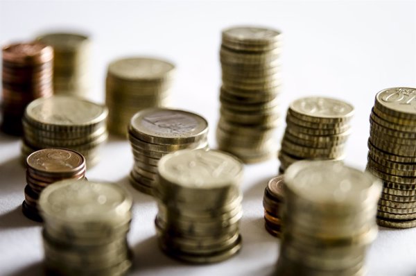(Ampl.) El Tesoro coloca 4.900 millones en bonos y obligaciones a medio y largo plazo a tipos más bajos