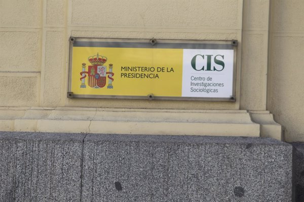 El PP repite en cabeza pero sin crecer, mientras Unidos Podemos supera en votos y escaños al PSOE, que se desploma