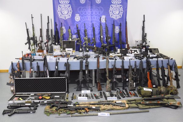 La Policía interviene un centenar de armas en un caserío de Vizcaya en una operación sin vinculación con el terrorismo