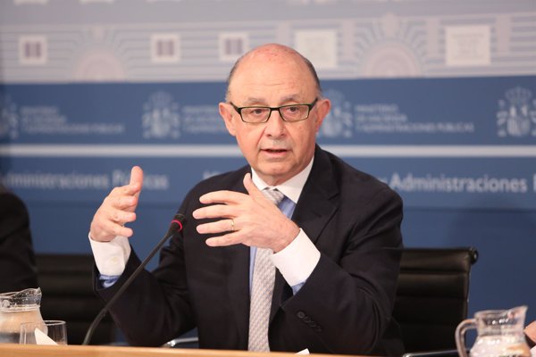 (Amp) El Gobierno aprueba el cambio del Impuesto de Sociedades, que se mantendrá, al menos, hasta 2018