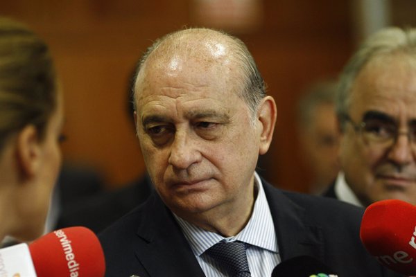 Fernández Díaz recuerda a ETA que si disuelve se reconsideraría 