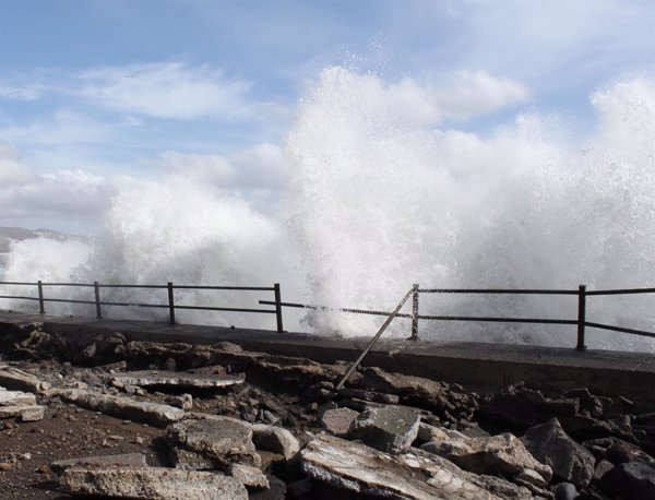 Un total de 9 provincias del este peninsular estarán mañana en alerta por olas y viento