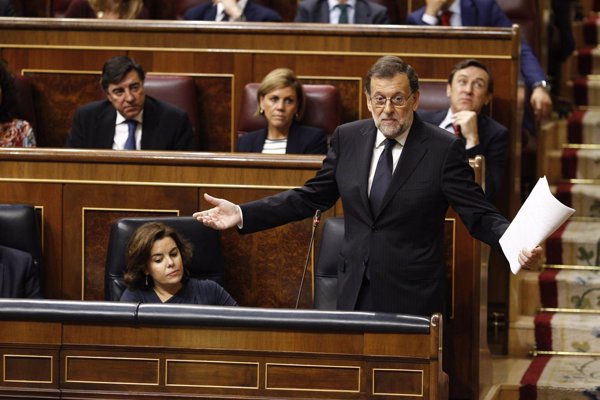 Rajoy invita al PSOE a hacer sugerencias en el campo laboral pero sin cambiar su política económica