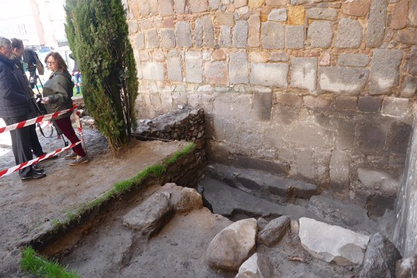 Excavaciones en la muralla de Ávila dejan ver vestigios del siglo XI