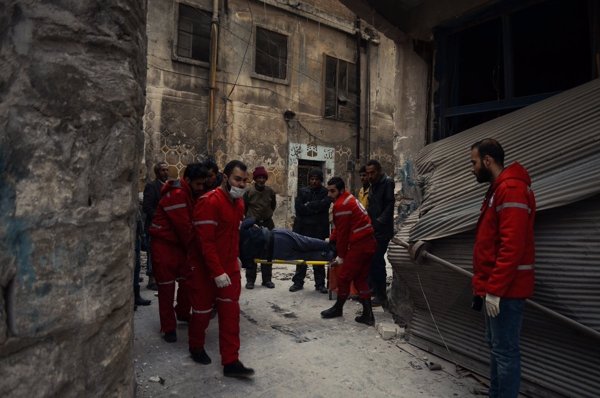 Evacuados de la Ciudad Vieja de Alepo unos 150 civiles, en su mayoría enfermos