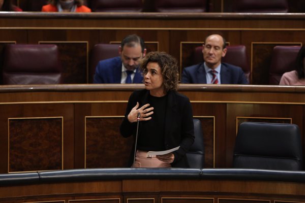 Unidos Podemos-En Comú y ERC piden que Montserrat explique urgentemente en el Congreso su reforma del copago