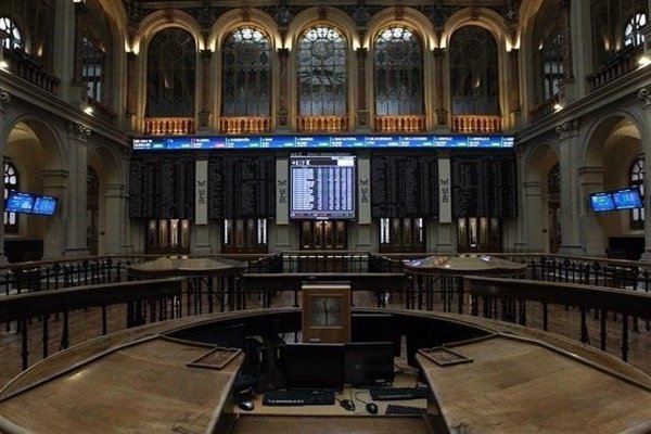 El Ibex mantiene sus ganancias a media sesión y roza los 9.600 puntos