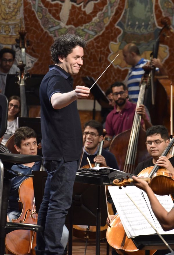 Gustavo Dudamel dirigirá mañana a la Orquesta Sinfónica Simón Bolívar en el Auditorio Nacional