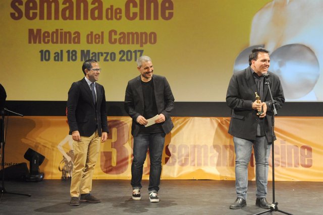 Toni Bestard recoge el premio al mejor corto 'La otra mirada' en la Semana del Cine de Medina del Campo