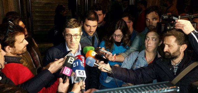 Patxi López: 'Me parece lamentable que se ponga en cuestión el procedimiento, hay que realizar un debate de ideas'