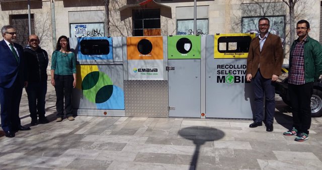 Presentan los vehículos del nuevo sistema de recogida móvil de residuos en el centro histórico