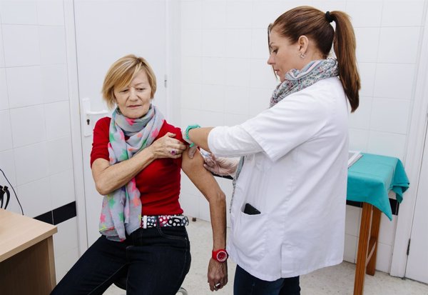 Sanidad lanza una campaña para animar a los profesionales sanitarios a vacunarse más