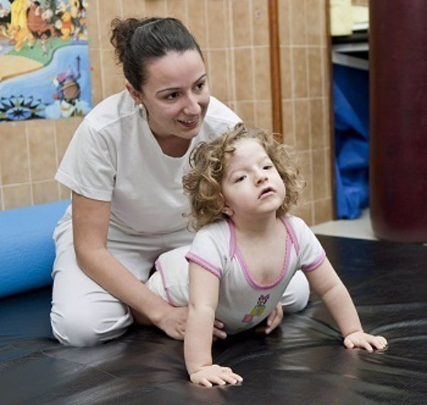 Un total de 377 niños con parálisis cerebral recibirán tratamientos de atención temprana gracias a la 'X solidaria'