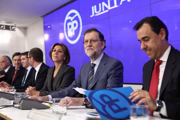 Rajoy reúne a su Comité Ejecutivo el lunes, tras las primarias del PSOE, para aprobar la Oficina del Cargo Popular