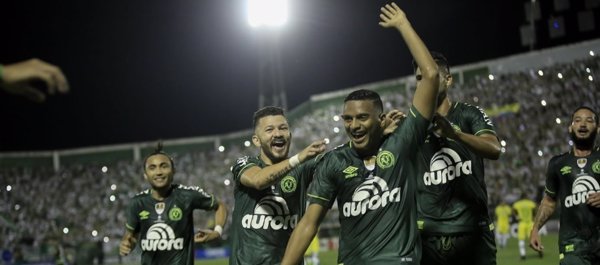 La Conmebol da el triunfo a Lanús sobre Chapecoense en la Libertadores tras la polémica del jugador suspendido